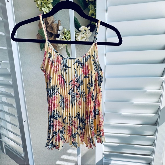 H & M. Pleated camisole. Size S - Picture 5 of 8